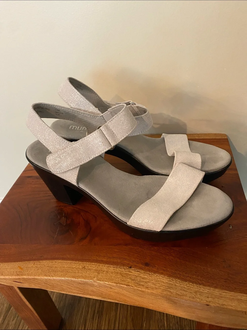 Munro Willa Metallic Wedge Sandals in a neutral color size 11 suede strappy
